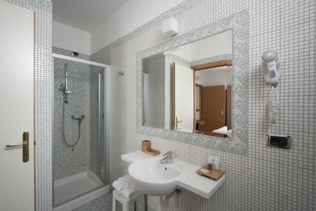 Hotel Villa Colico Bagian luar foto